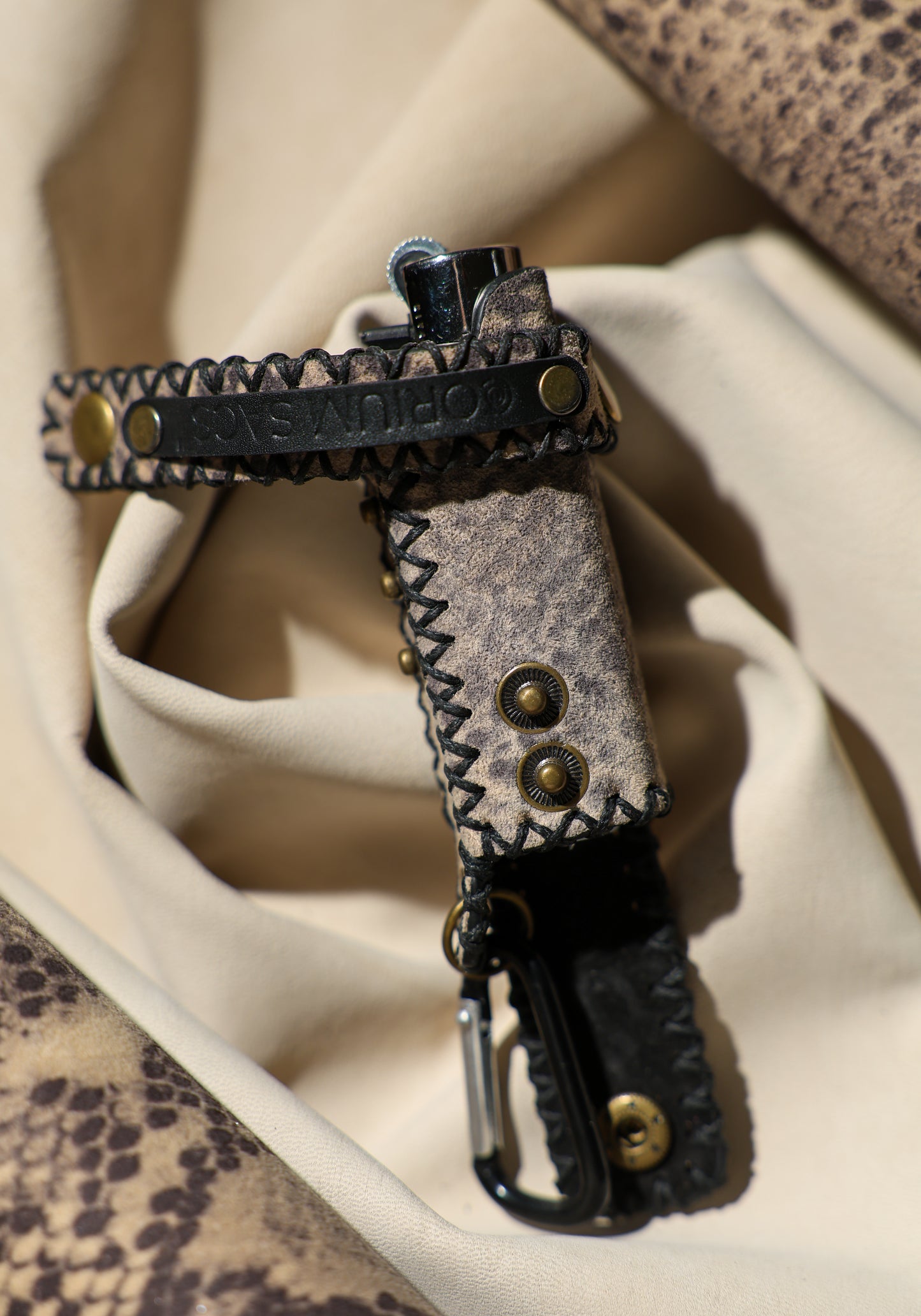 LIGHTER HOLDER / ROCK PYTHON