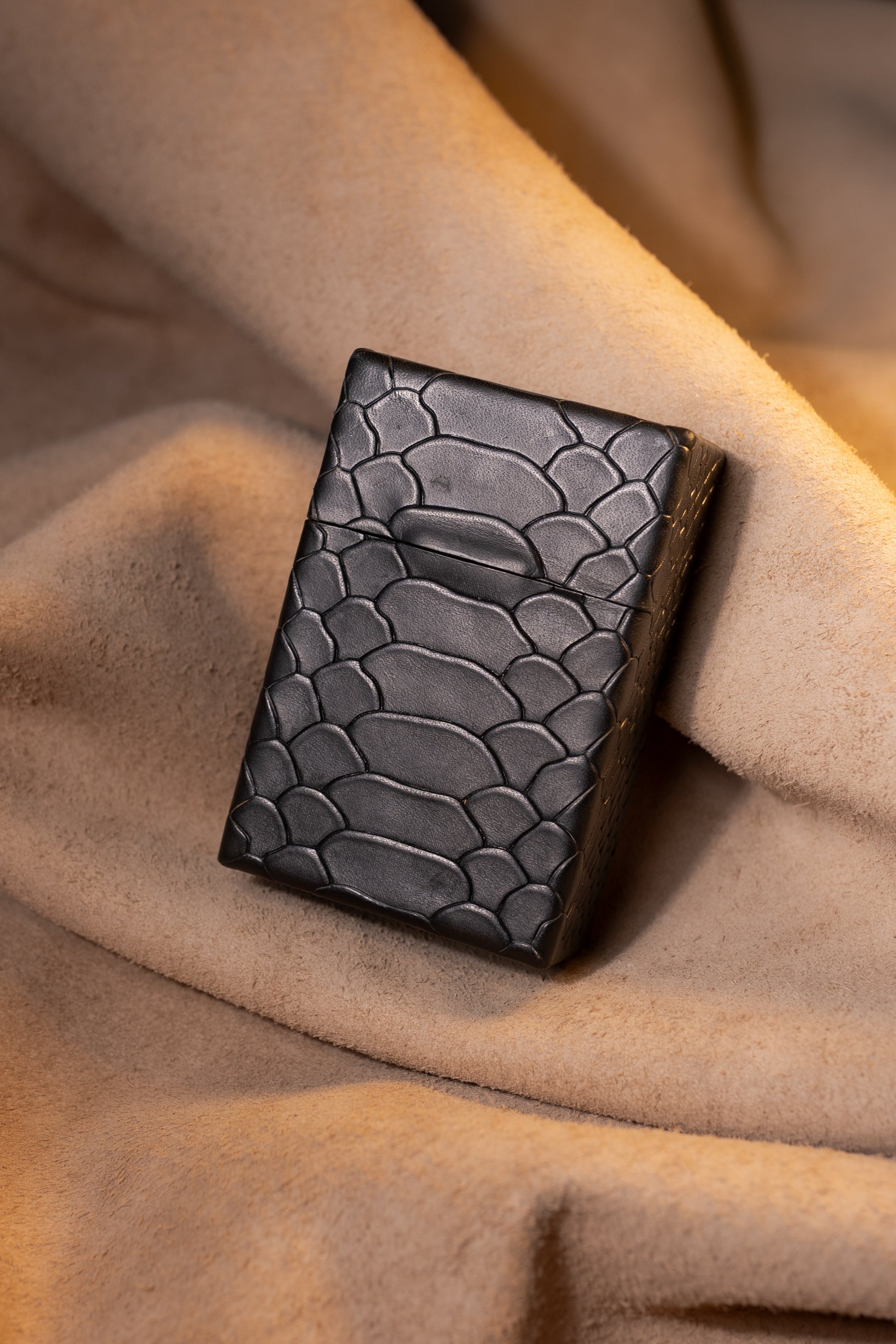 SMOK-PACK Black Croc Magnetic Leather Cigarette Case | Limited Edition | Handcrafted by CoriumSacs®