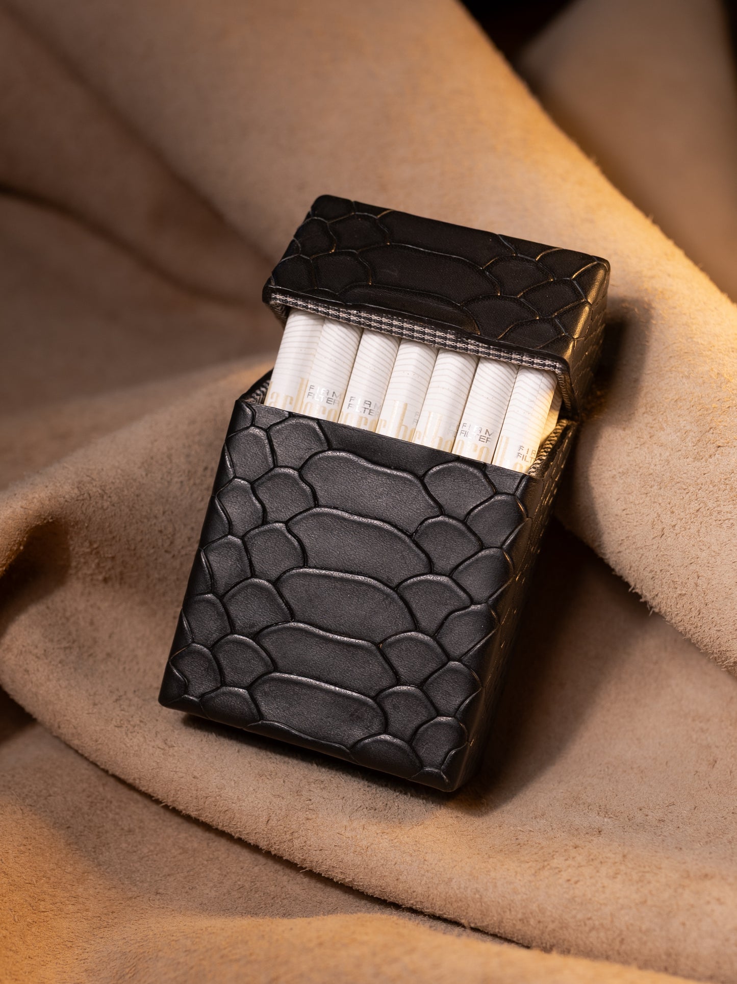 SMOK-PACK Black Croc Magnetic Leather Cigarette Case | Limited Edition | Handcrafted by CoriumSacs®