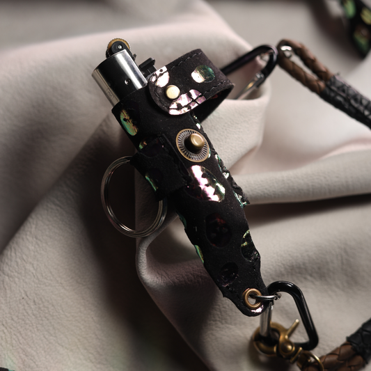 LIGHTER HOLDER / SPECTRAL SKULLS