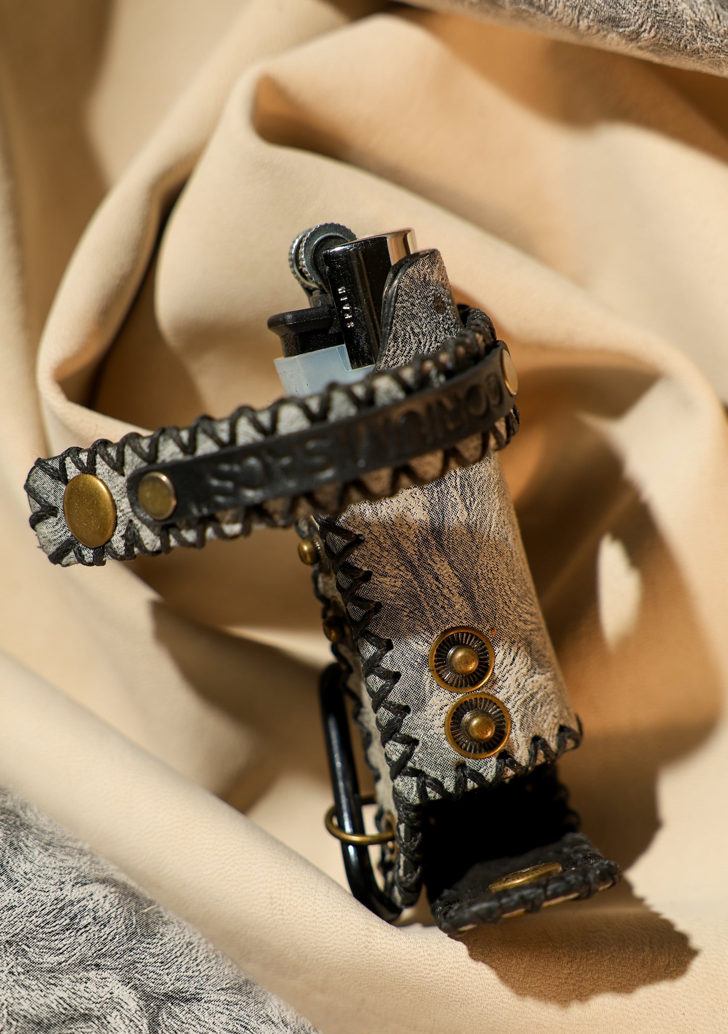 LIGHTER HOLDER Mk2 / FROST VEIL