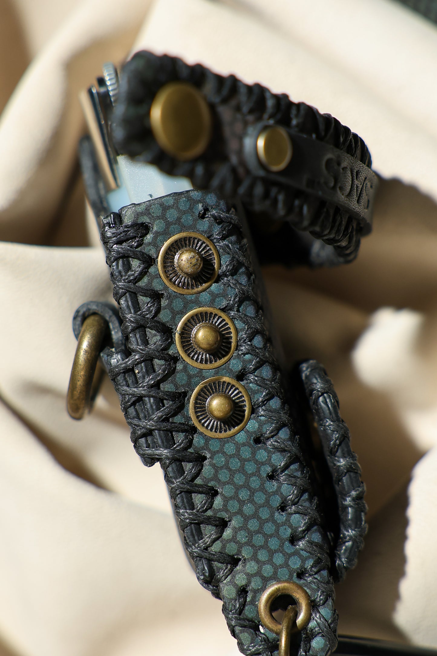 LIGHTER HOLDER / HONEYCOMB RADIANCE
