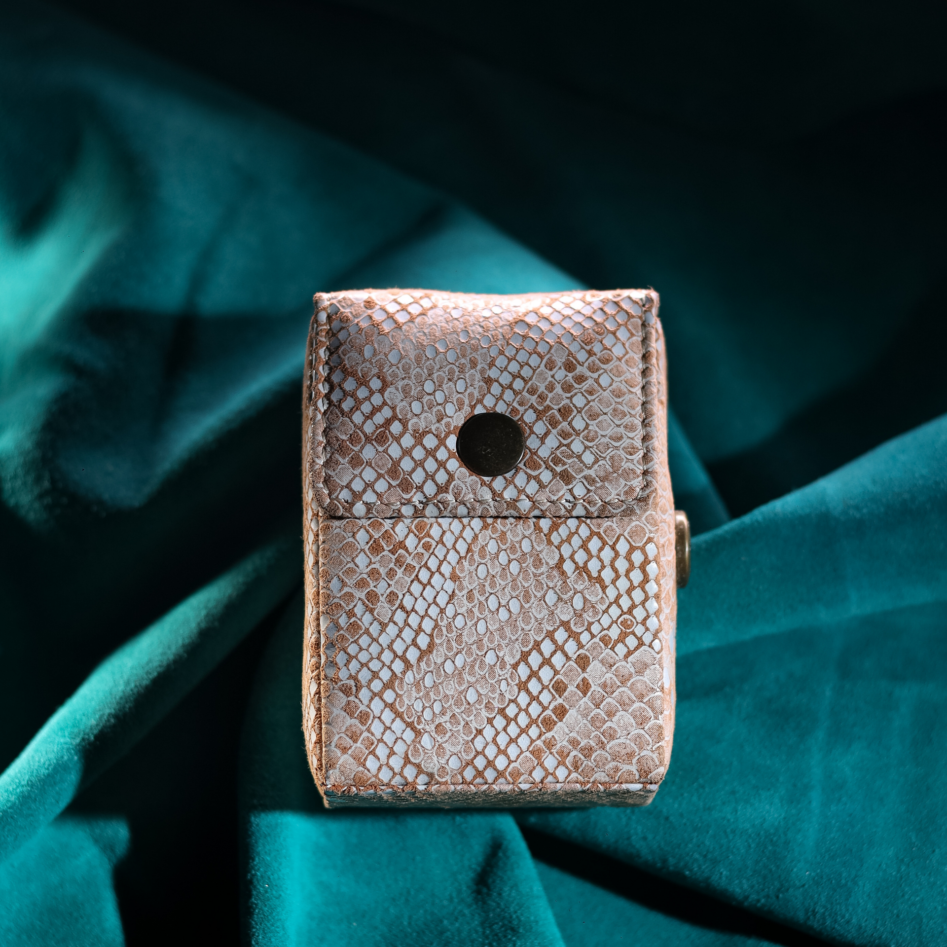 mok-Pack | Albino Serpent Leather Cigarette Case | Smoker's Hub