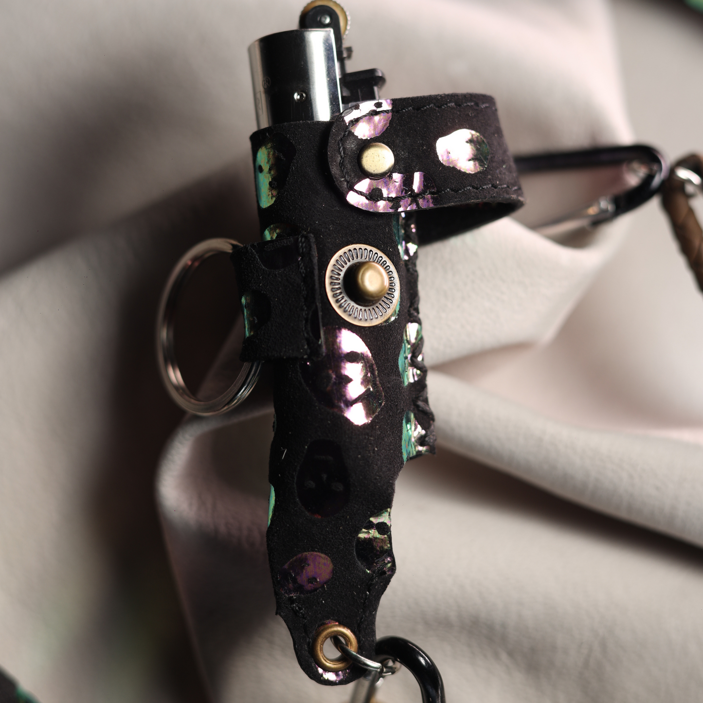 LIGHTER HOLDER / SPECTRAL SKULLS