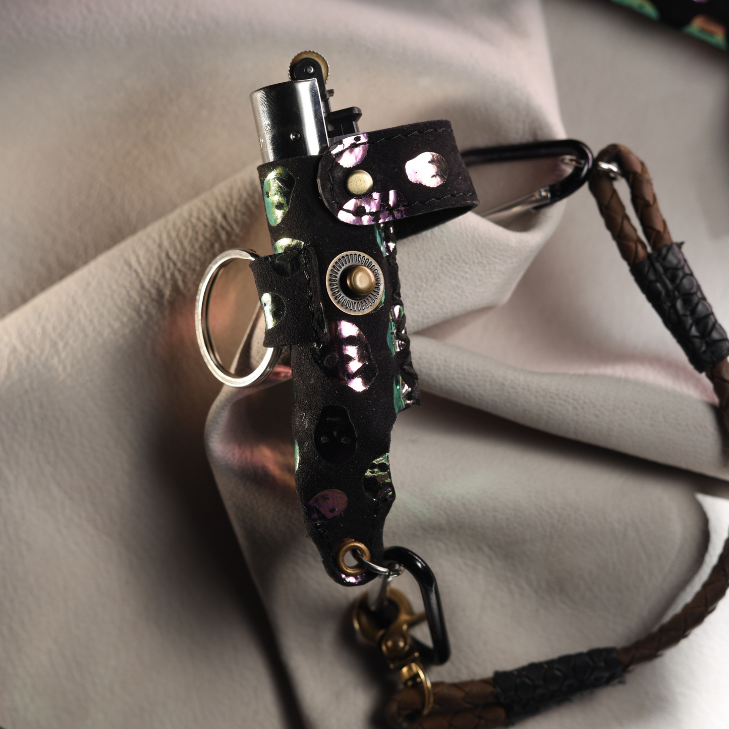 LIGHTER HOLDER / SPECTRAL SKULLS